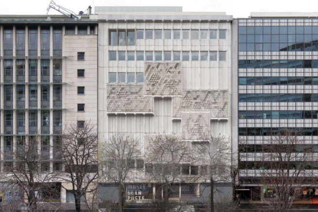 Une façade de bâtiment